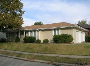 11105 Laurel Cir, Omaha, NE 68164