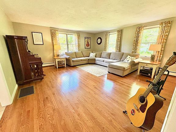 3rd image of 87 Eden Park Dr