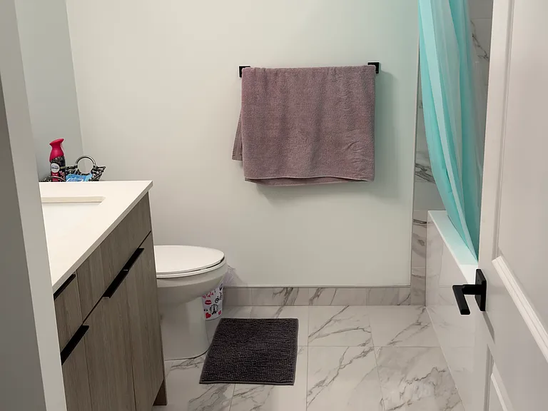 131 King St W — Photo 3