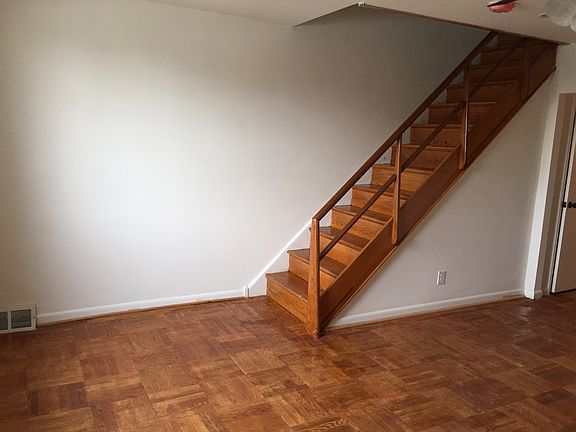 3rd image of 2724 Devereaux Ave