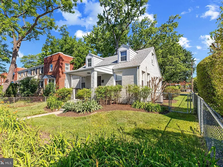 530 E Alexandria Ave — Photo 1