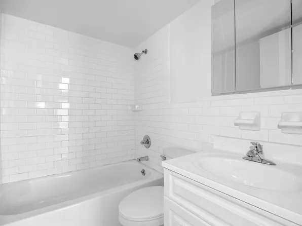 88 Fulton Street image 8 of 14