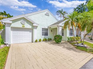 12 Admirals Ct, Palm Beach Gardens, FL 33418