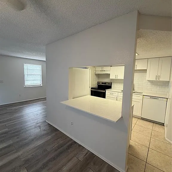 4911 Silver Oaks Vlg #F — Photo 27