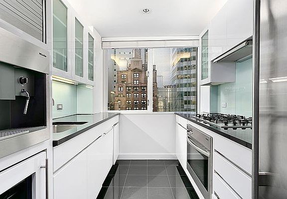 3rd image of 60 E 55th St APT 15A