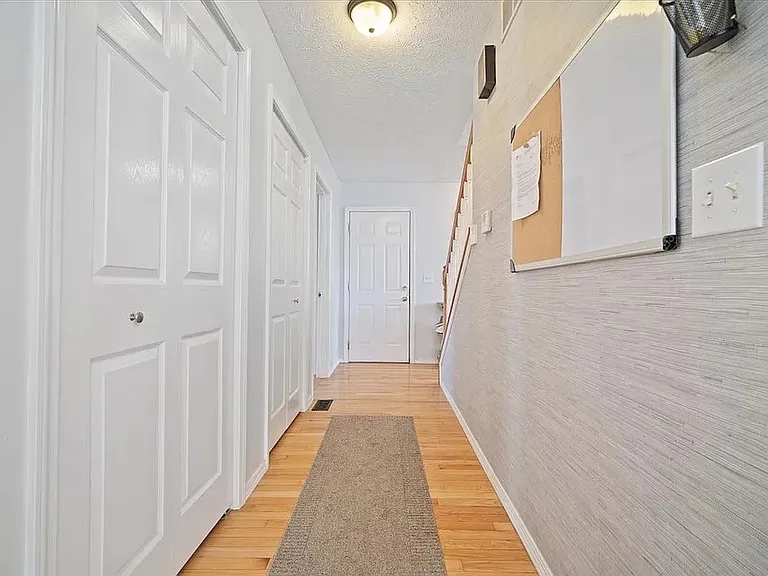 21 Rock Garden Ct — Photo 15