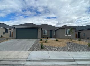 560 Country Hollow Dr, Fernley, NV 89408