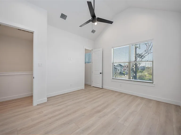 2528 Live Oak St — Photo 12