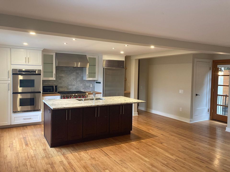 1st image of 9813 SE Shoreland Dr #2