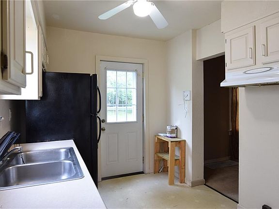 4th image of 973 Dana St NE