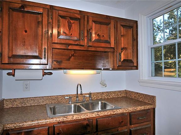 5th image of 400 Willomett Ave