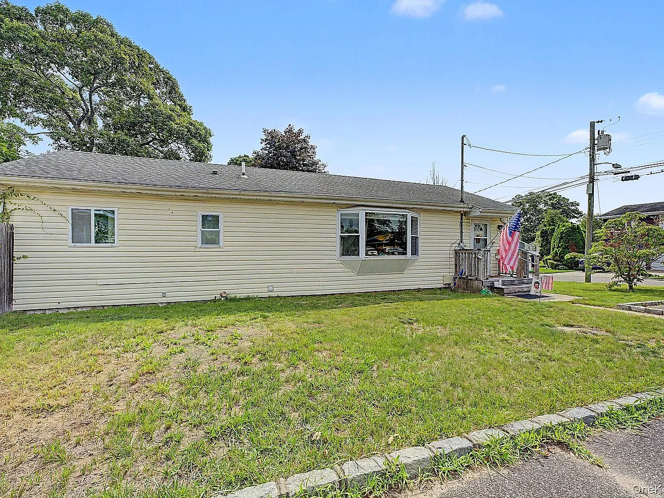 3 bed, 1189 sqft, $3,200 — Photo 2