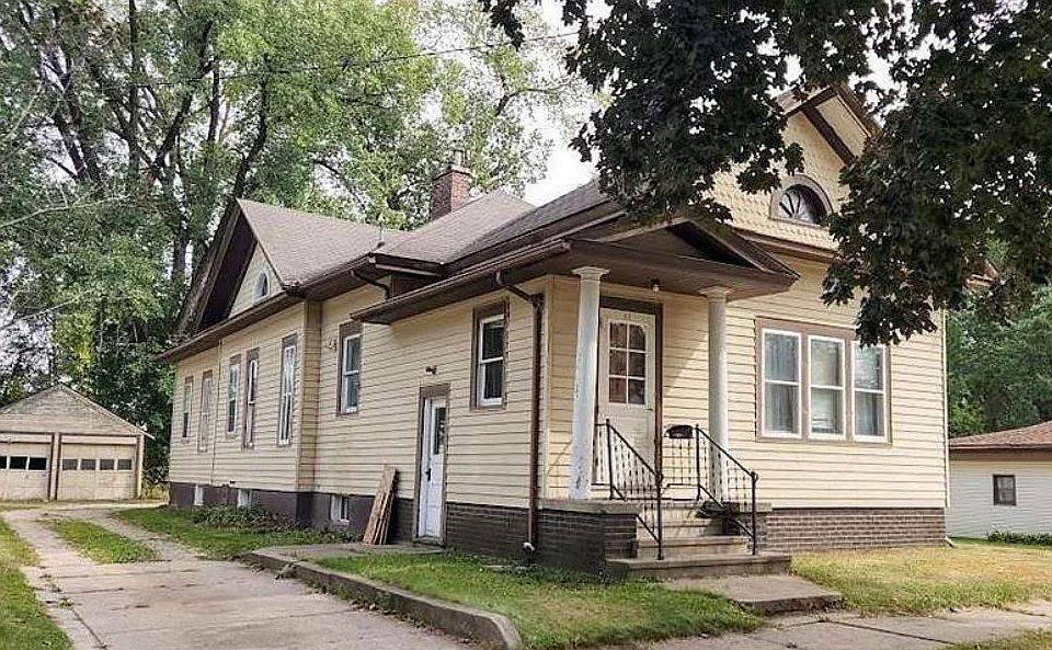 11 1/2 South Jackson Mason City, Iowa
Comes with 1/2 one car Garage/storage unit. (2 sides with wall between)