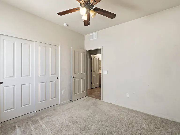 Guest bedroom #1