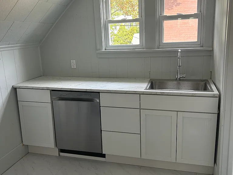 849 Wisconsin Ave — Photo 2