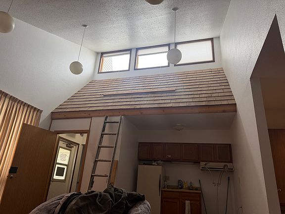 5th image of 212 Church St