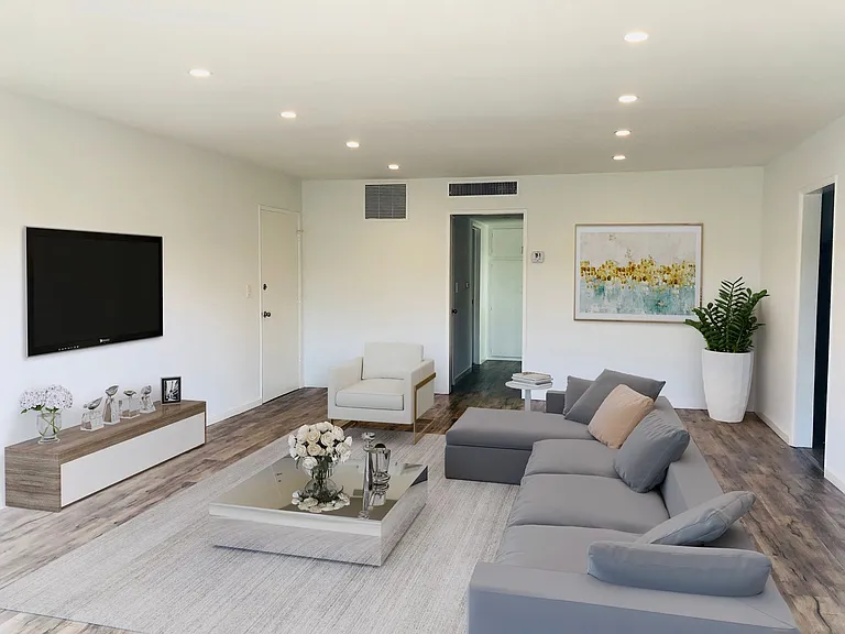 929 S Bedford St — Photo 1