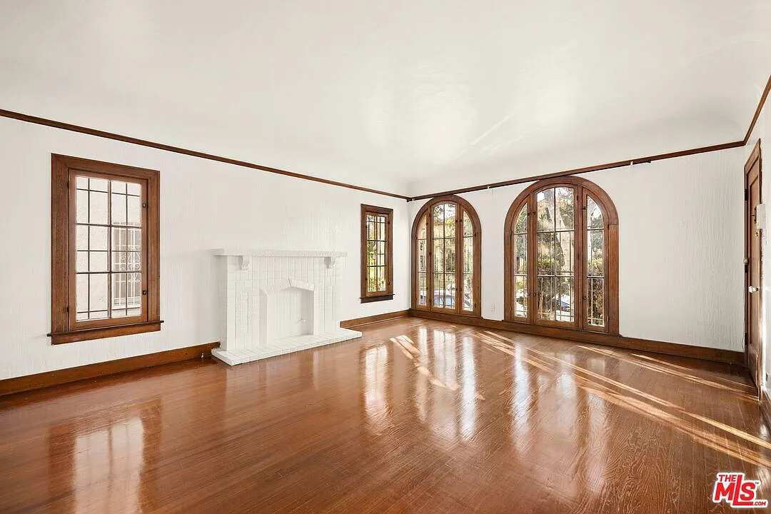 2 bed, 1.0 bath, 1300 sqft, $3,500 — Photo 2