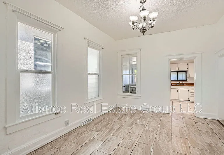 2827 California St — Photo 5