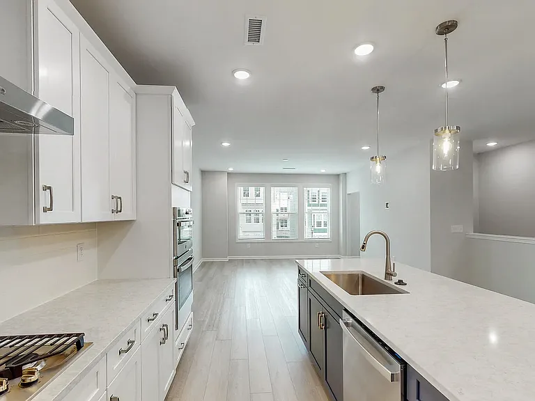 2721 Hunter Woods Dr — Photo 3