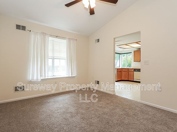 5th image of 1042A Canterbury Dr