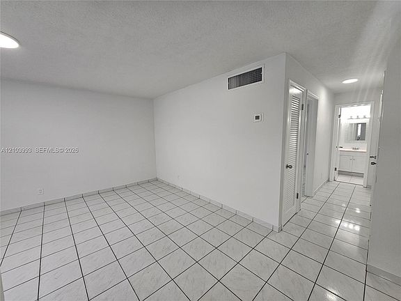 5th image of 1719 Wiley St APT 2