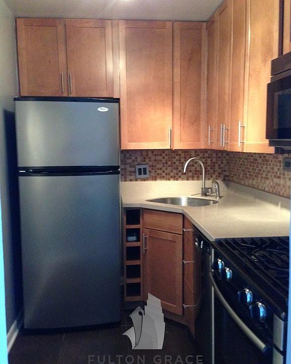 1st image of 3900 N Pine Grove Ave APT 812