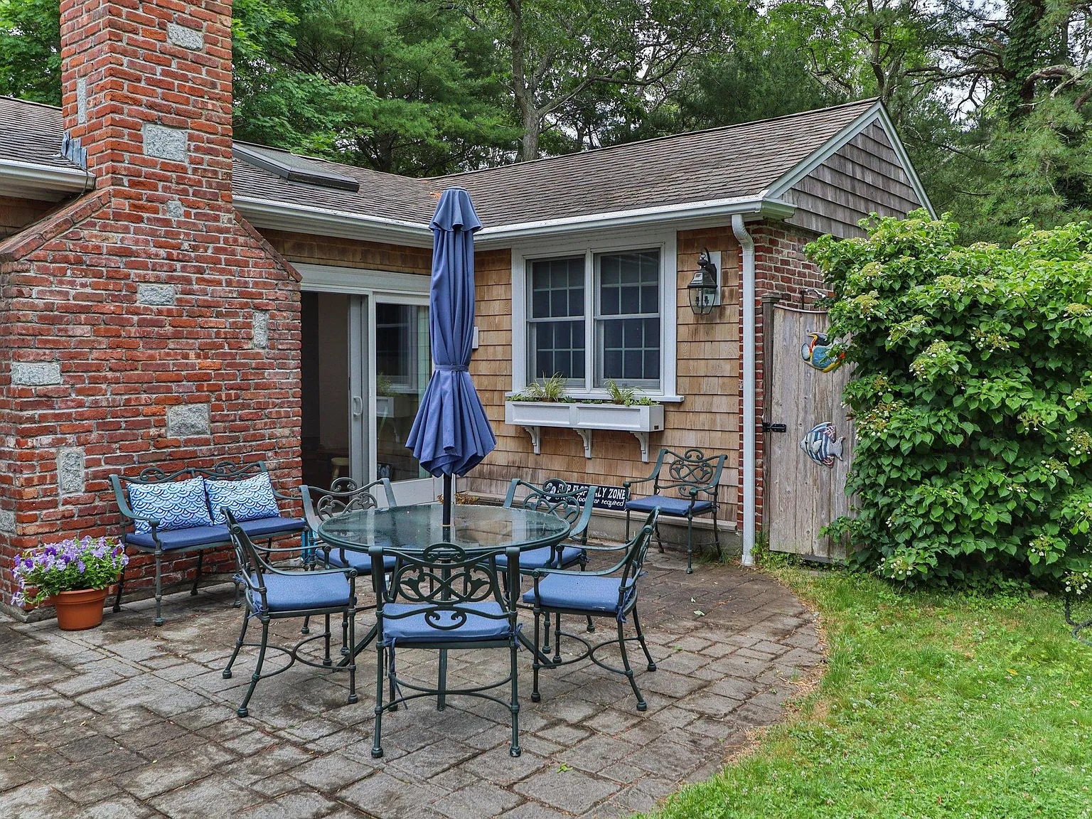 3 bed, 1.5 bath, 1360 sqft, $2,200 — Photo 3