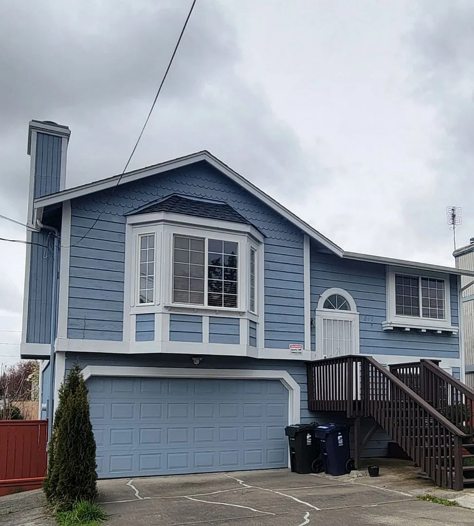 Spacious 4 Bedroom Home in S.Tacoma, Available Now! — Photo 2