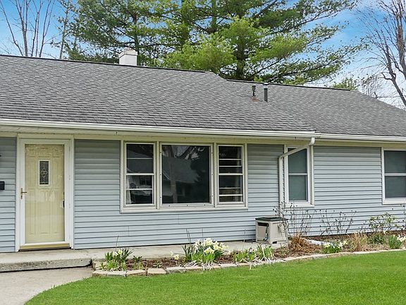 4th image of 278 Sara Ave