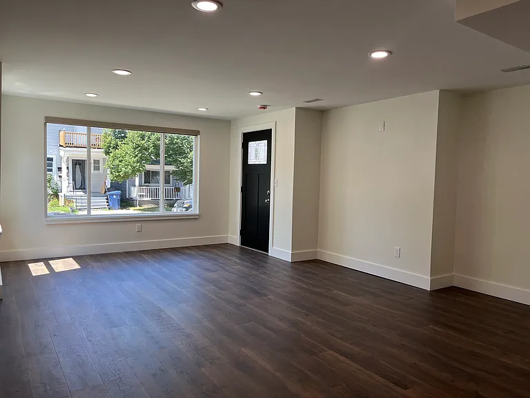 371 Dearborn St — Photo 4