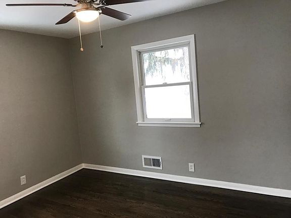 2nd image of 100 16th Ave S