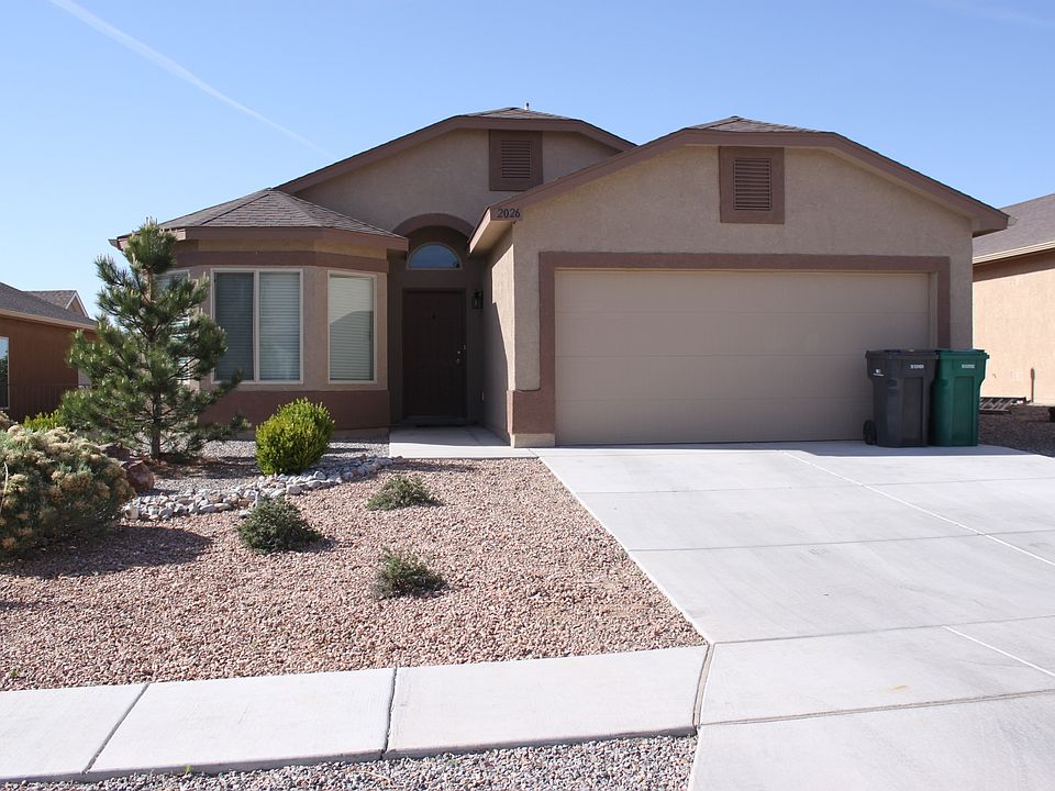 Beautiful 3 bedroom 2 bath single-family home