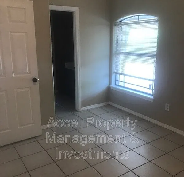 1304 E Quail St #D — Photo 9