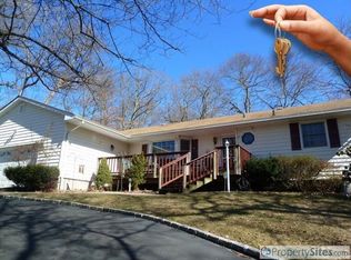 325 Terry Rd, Smithtown, NY 11787