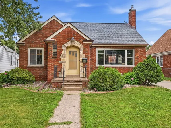 530 S Grandview Ave, Dubuque, IA 52003
