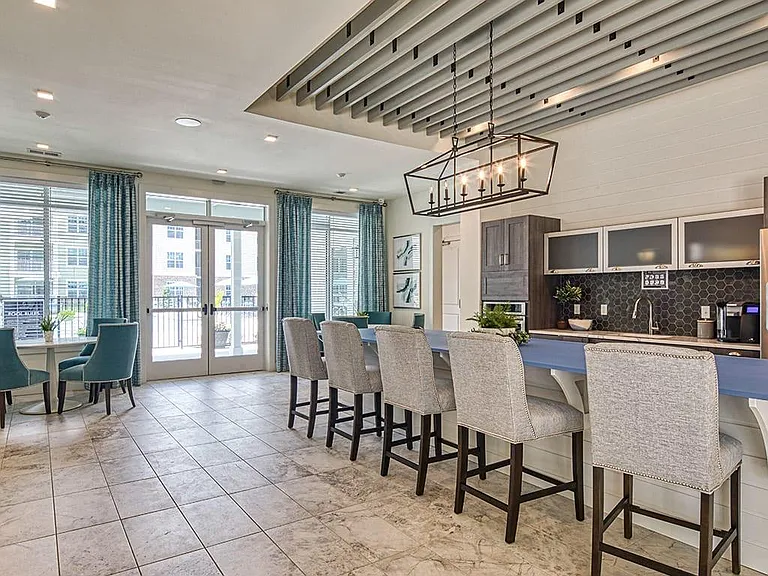 Sapphire at Centerpointe — Photo 20