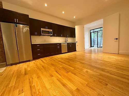 1130 Manhattan Ave #1R Photo 1