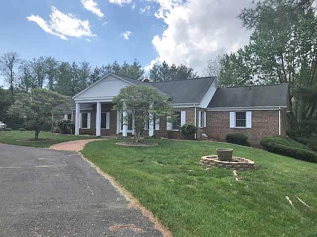 1st image of 124 Sherry Ln