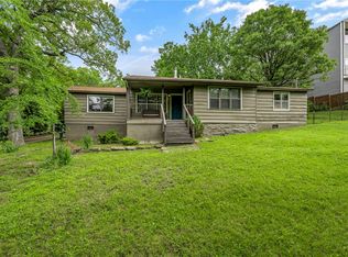 1030 E Huntsville Rd, Fayetteville, AR 72701