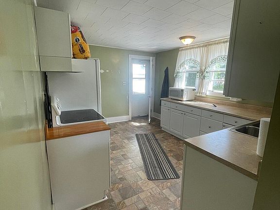 2nd image of 131 E Lynn St