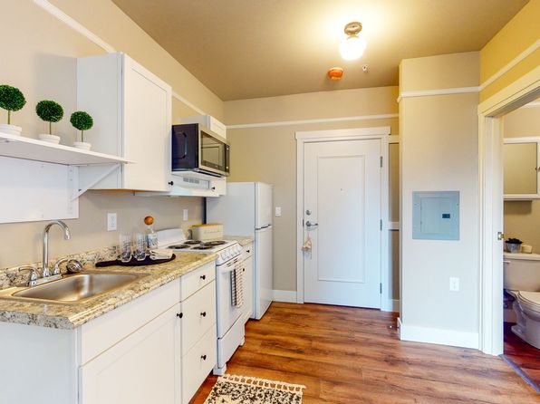 1020 SE 60th Ave #203
