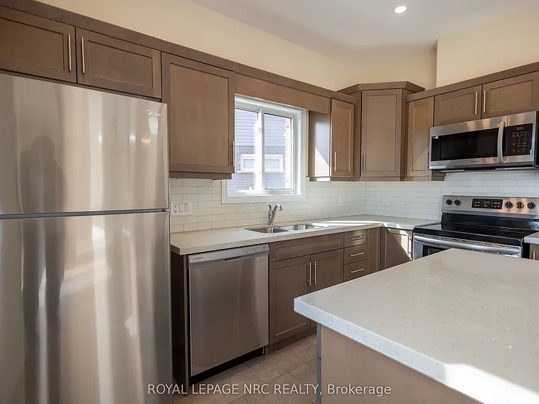33 Cinnamon St — Photo 2