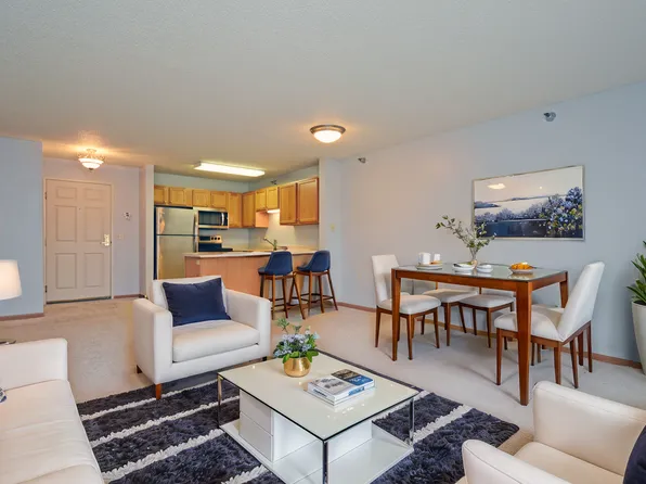 1321 Lake Dr Unit 227, Chanhassen, MN 55317