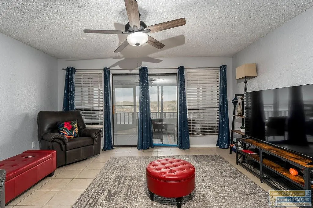 Riverside Condos — Photo 2