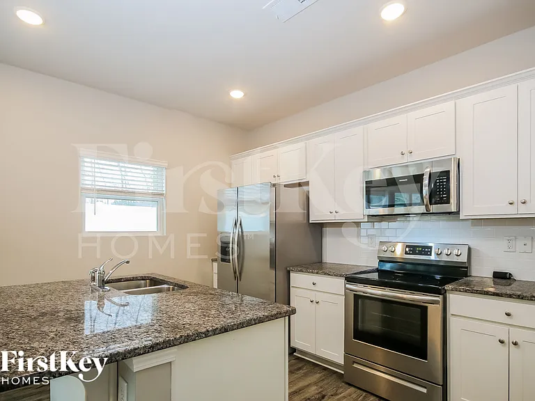 3232 Newell Village Dr — Photo 6