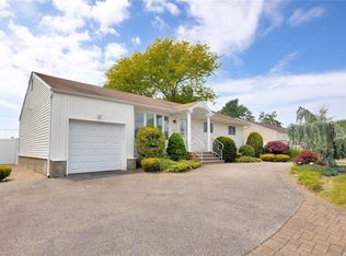 148 Haypath Rd, Old Bethpage, NY 11804