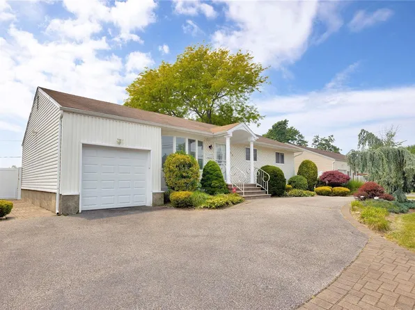 148 Haypath Road, Old Bethpage, NY 11804