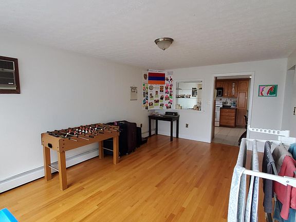 4th image of 28 Baker St #28