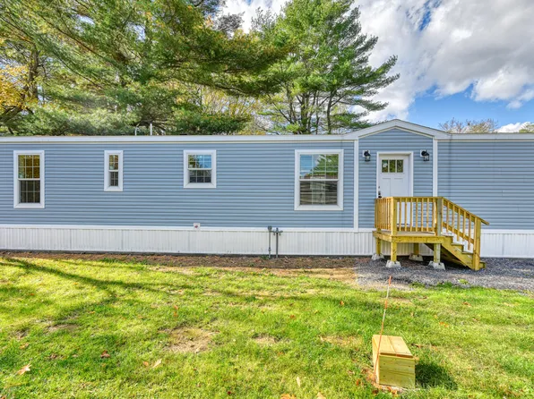 8 Victoria Drive, Waterville, ME 04901